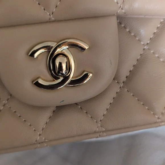 CHANEL Beige Quilted Leather Flap Bag - Picture 2 of 4